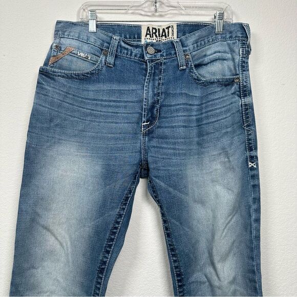 Ariat M2 Relaxed Boot Cut Jeans Mens Sz 33x32 Light Wash Denim Workwear Western - Picture 3 of 11